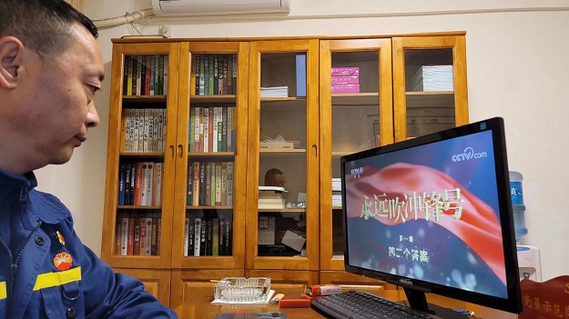 1673574457478488.jpg 蜀交中油公司攀西片區黨支部組織黨員和員工觀看廉潔警示教育片2.jpg