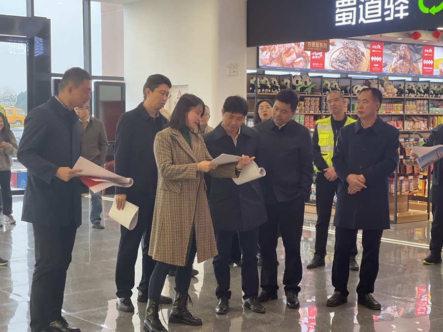 1700203765131512.jpg 蜀道集團黨委組織部到天府機場東服務區調研指導“紅心蜀道驛”黨建品牌打造工作.JPG