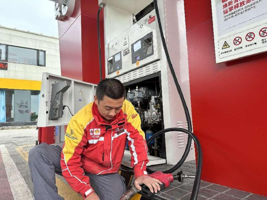 1703669817444788.png 蜀交國儲公司天全服務區(qū)加油站堅持“四個并舉”激發(fā)青春活力 4.png