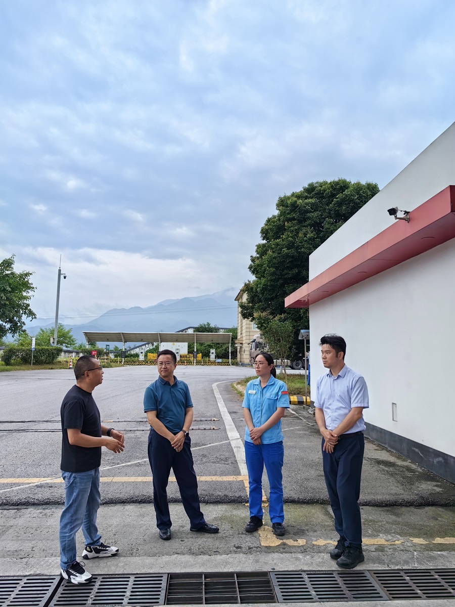 1721098365722359.jpg 王總2024年汛期檢查暨送清涼慰問 (1).jpg