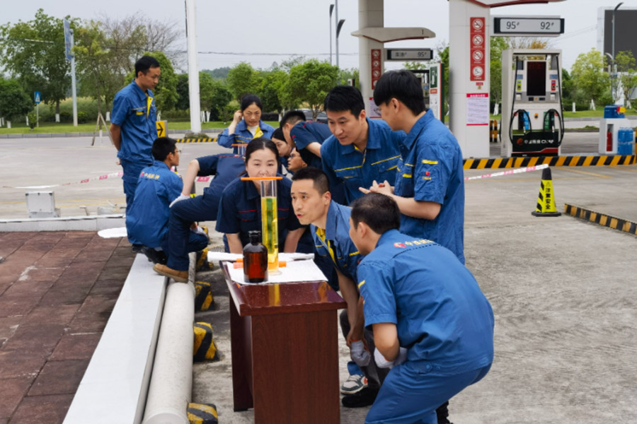 1745997761227798.jpg 蜀交航油公司開展加油站數(shù)質(zhì)量培訓(xùn)照片2.jpg