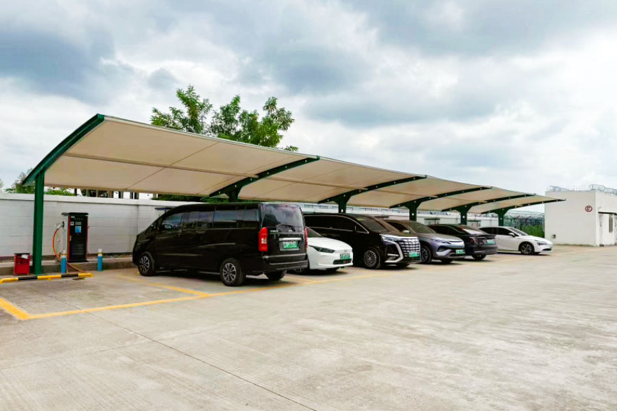 1757401552304852.jpg 蜀交航油公司天府機(jī)場航站區(qū)南加油站充電站點(diǎn)正式投運(yùn)照片 (1).jpg